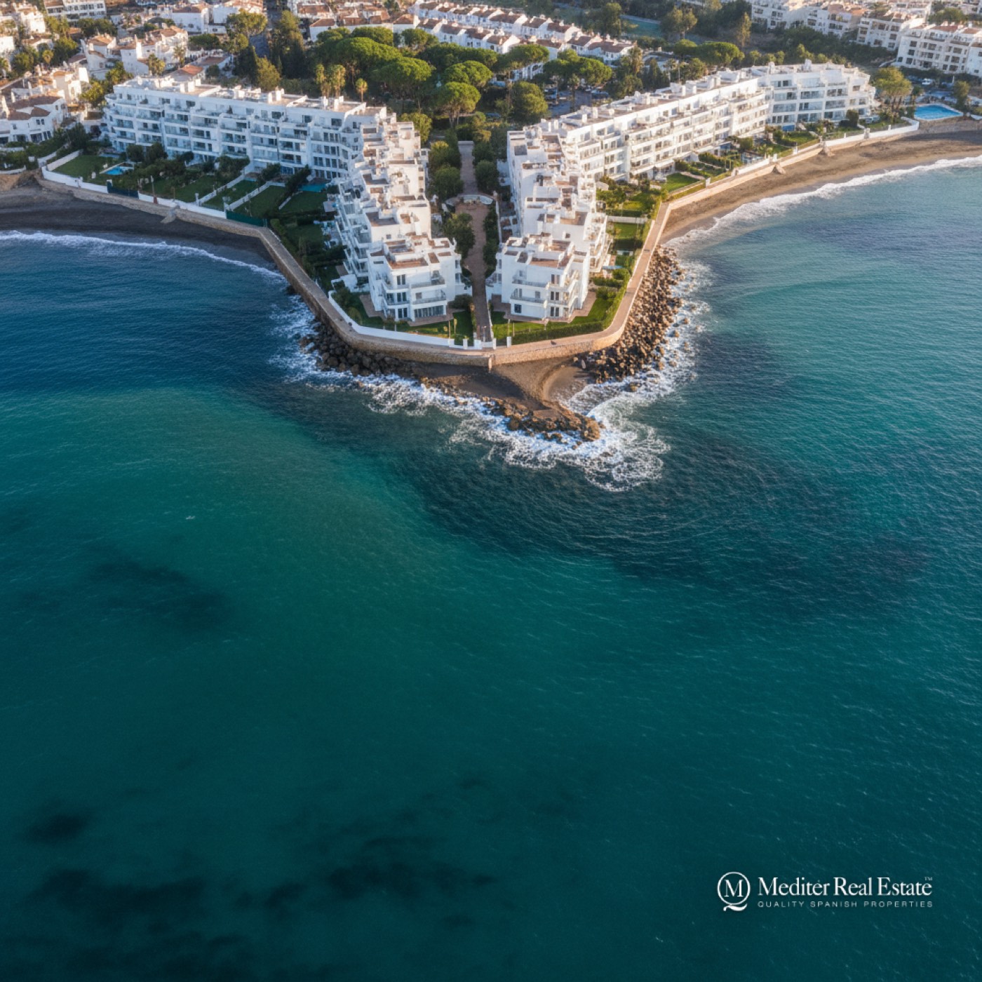 Riesgo de inundación y erosión costera en la Costa del Sol y la Costa Almería: lo que los compradores deben verificar en 2026