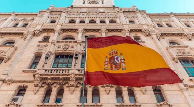 Spanish Citizenship vs. Permanent Residency — What Is the Difference?