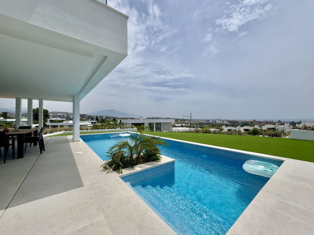 Villa for sale, Cancelada, Estepona