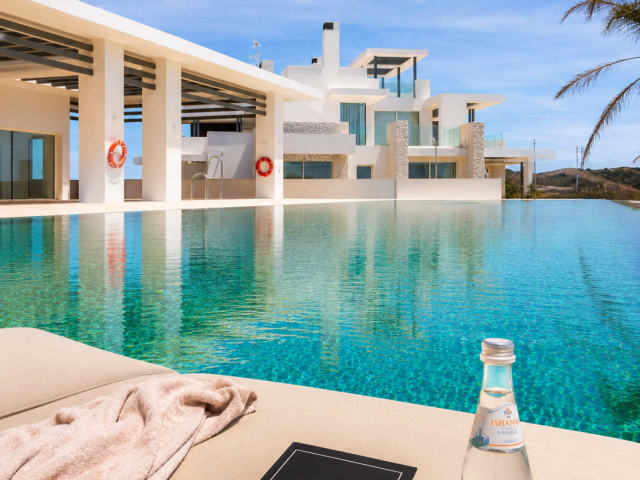 Apartments with sea views in Cabopino-Artola