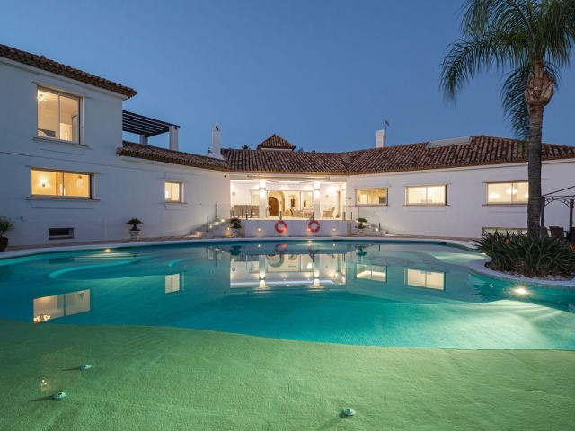 Villa for sale, Estepona