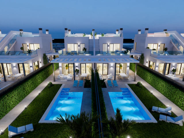 Frontline beach villas in Los Alcázares