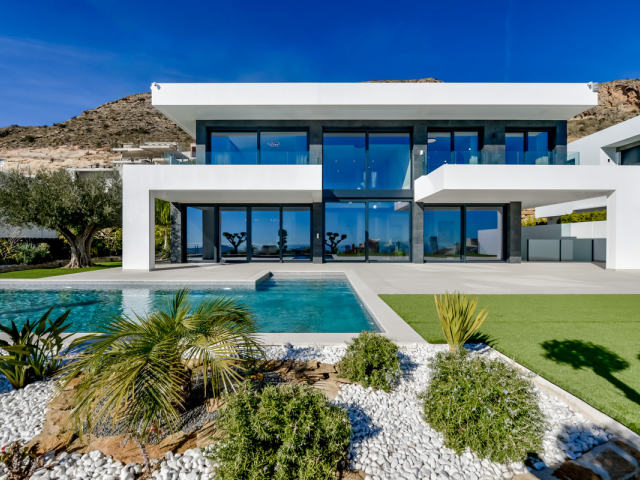 Villas with sea views in Finestrat