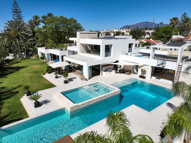 Villa for sale, Estepona