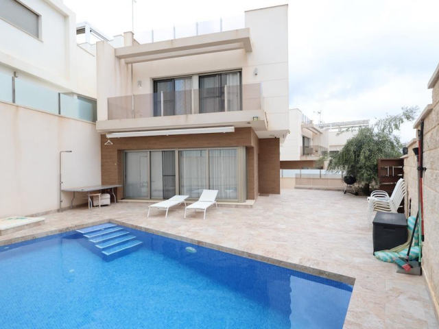 Villa til salg, Villamartín-Las Filipinas, Orihuela Costa