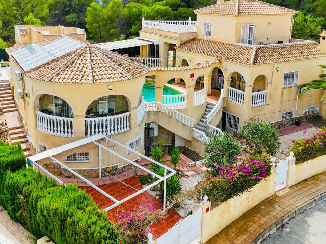 Villa for sale, Ciudad de las comunicaciones, San Miguel de Salinas