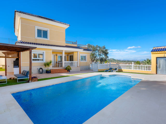 Villa for sale, Ciudad de las comunicaciones, San Miguel de Salinas
