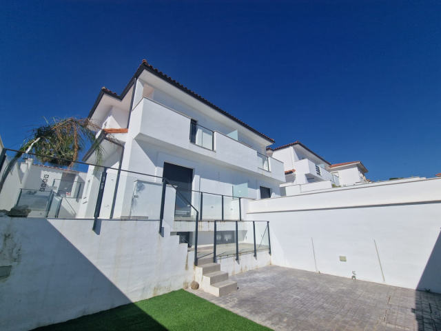 Villas with sea views in Chullera