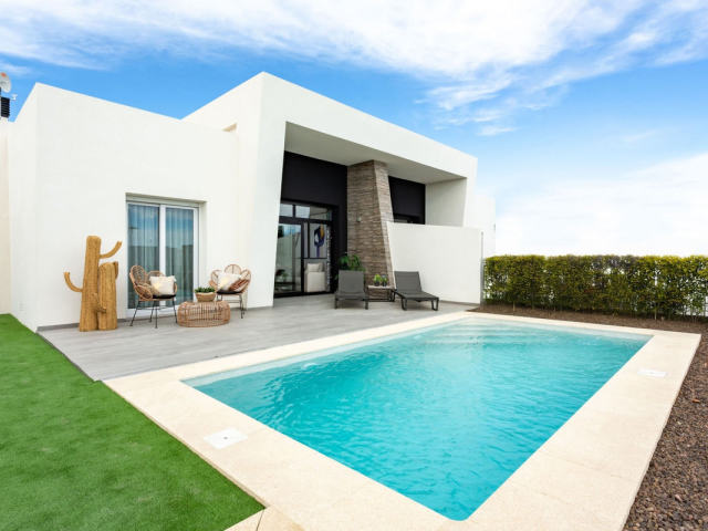 Villas and apartments in Algorfa