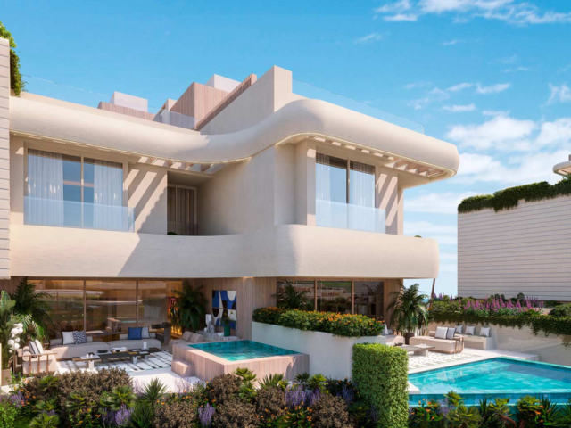 Frontline beach villas in Marbella