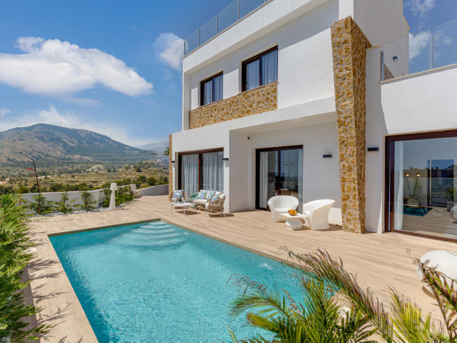 Villas with sea views in Golf Puig Campana