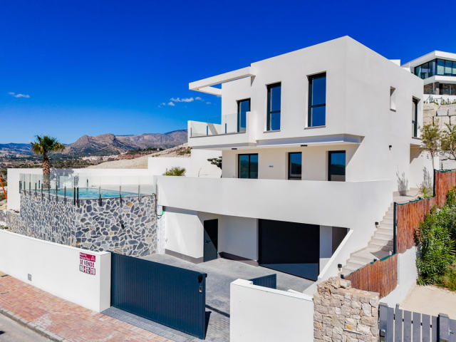Villas with sea views in Finestrat